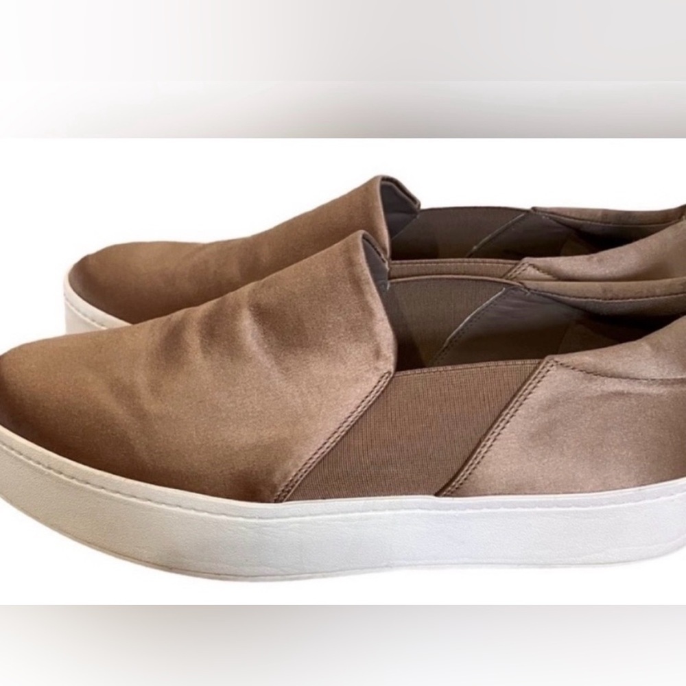 Vince Champagne Satin Warren 90s Y2K
Slip-On Loafers - Picture 2 of 10